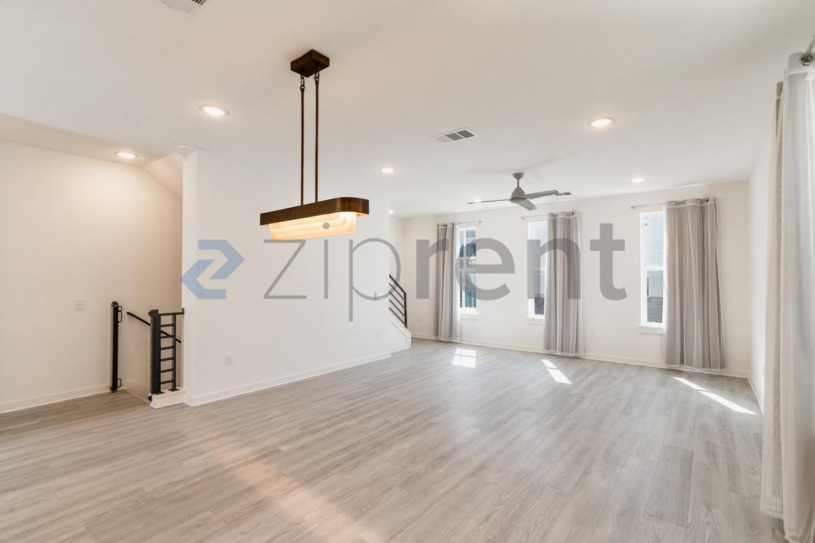 Building Photo - Unit 17