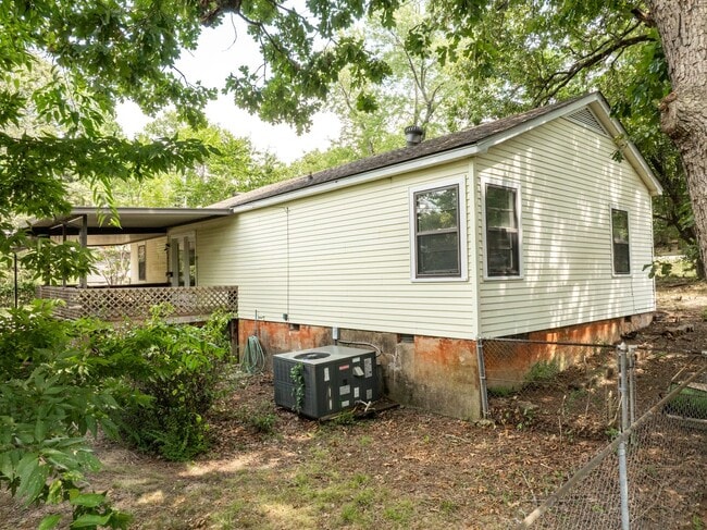Building Photo - 2823 Independence St