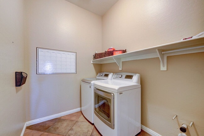 Building Photo - 4221 S Danyell Dr