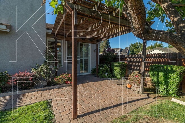Building Photo - 2554 Douglas Fir Dr