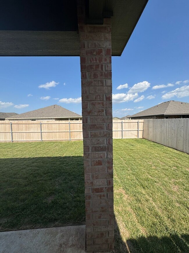 Building Photo - Newer Construction 3/2/2 Located in Beacon Point CISD