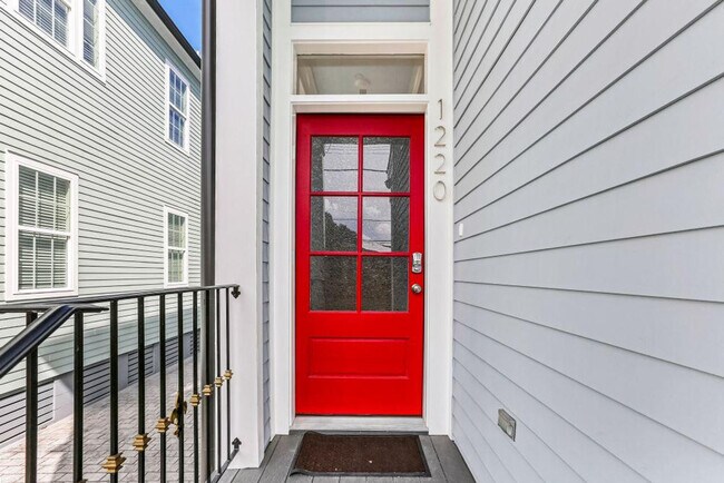 Building Photo - 1220 Carondelet St