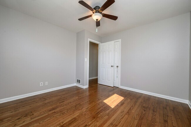 Building Photo - 6 Madison St