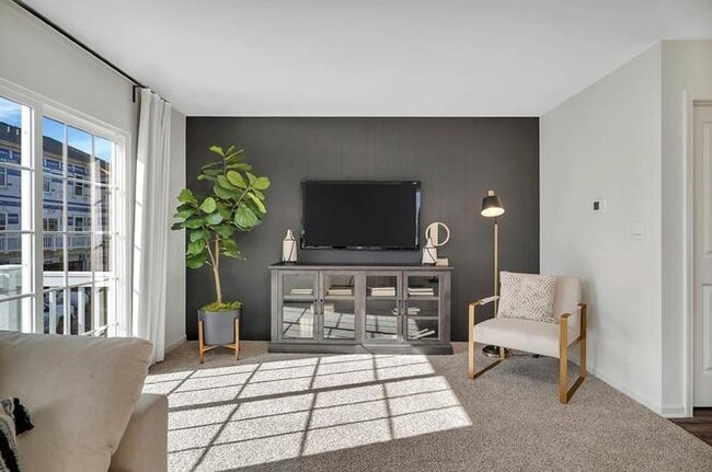 Building Photo - 438 Lakeshore Ct