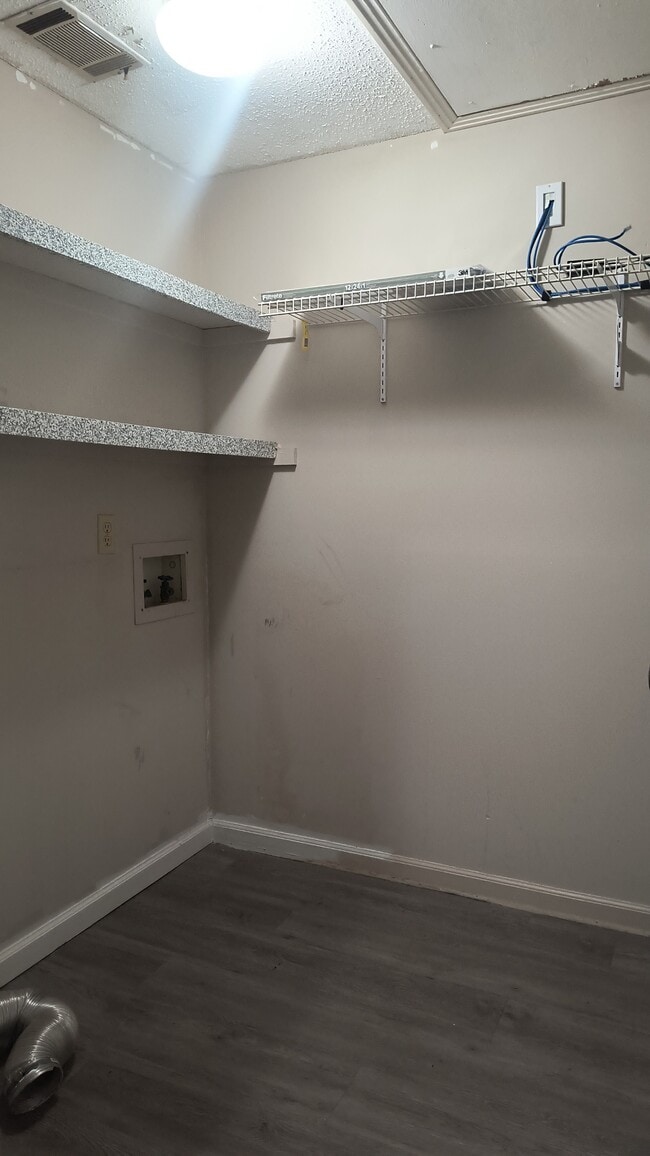 Building Photo - 2 Southern Pines Dr