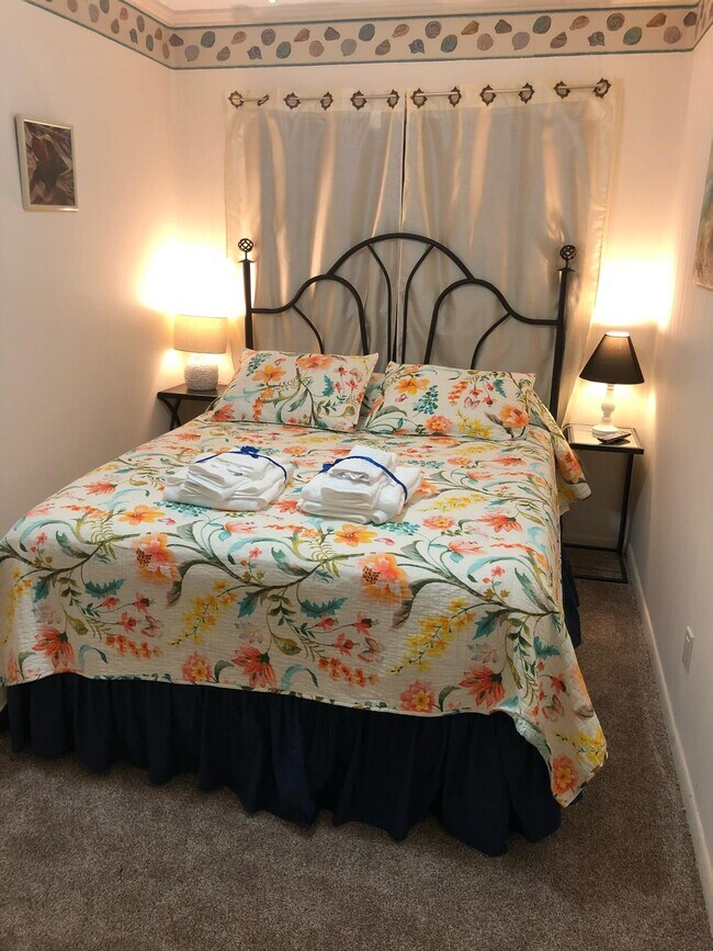 Building Photo - 40 Folly Field Rd