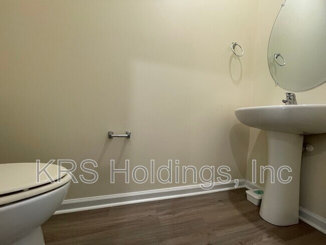 Building Photo - 1611 Independence Blvd