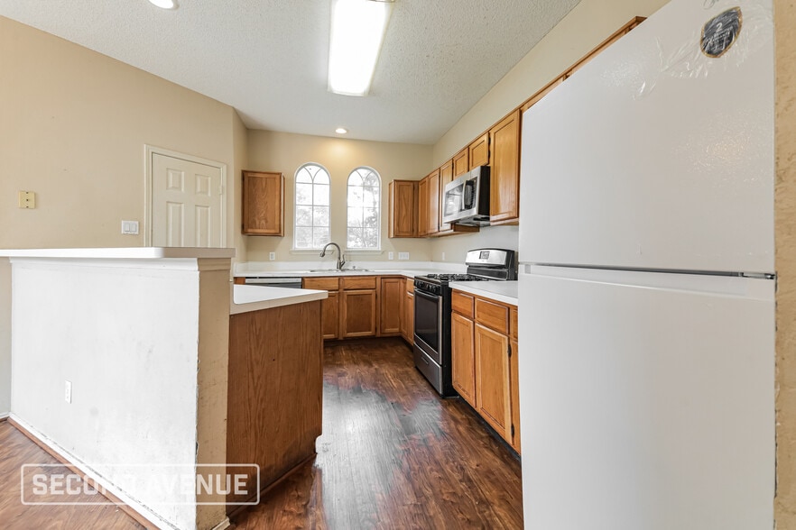 Building Photo - 2124 Amber Springs