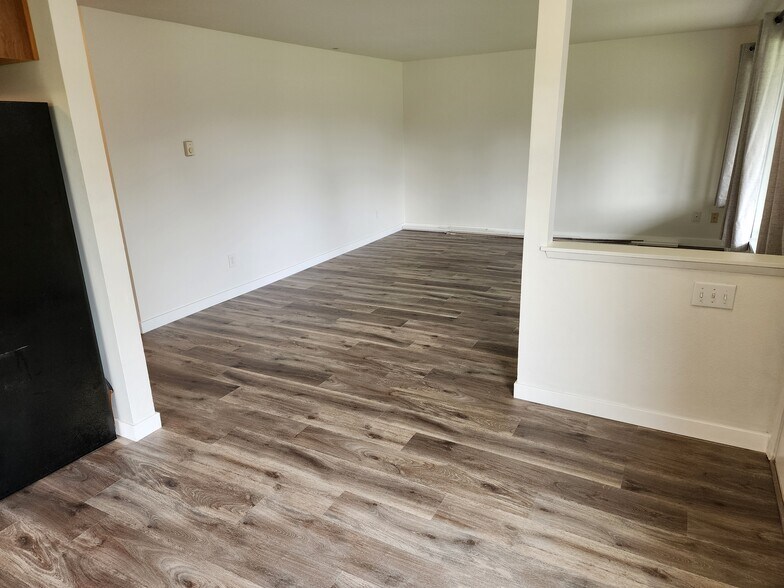 great room - 806 96th Ave NE