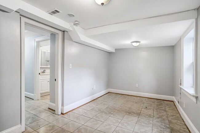 Building Photo - 2BR Basement Apartment | Brightwood