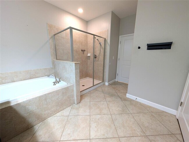 Building Photo - 11024 Little Blue Heron Dr