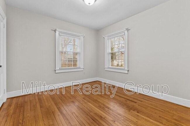 Building Photo - 1005 S 8th St