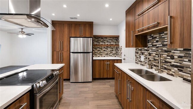 Building Photo - 3108 Highland Park Ave
