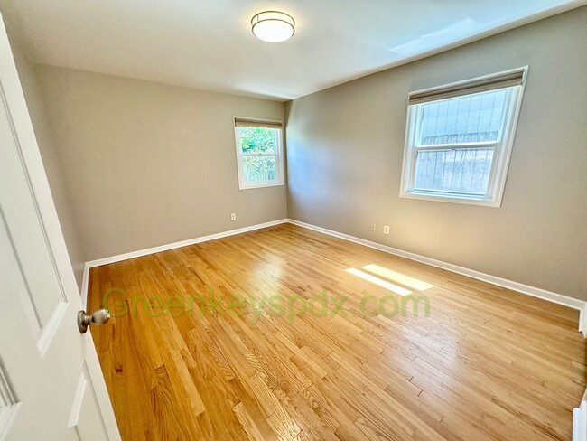 Building Photo - Huge 4 Bedroom 2 Bath House across from Ro...