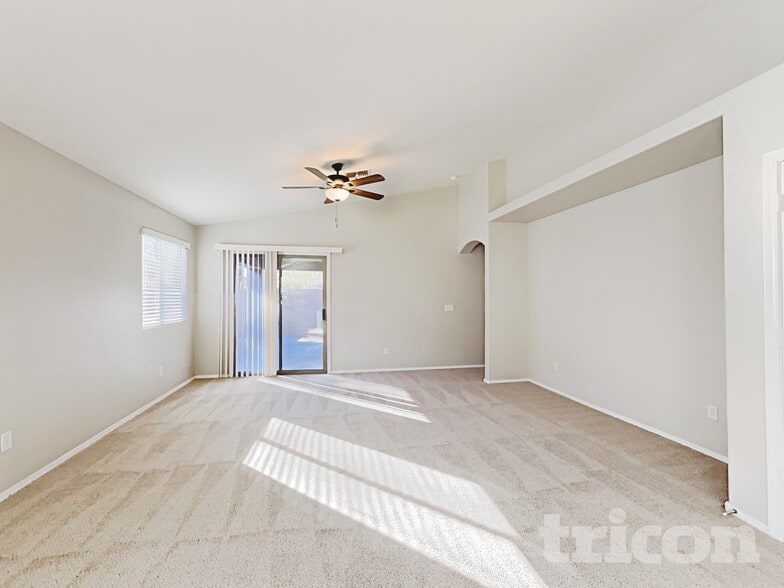 Building Photo - 45539 W Sky Ln