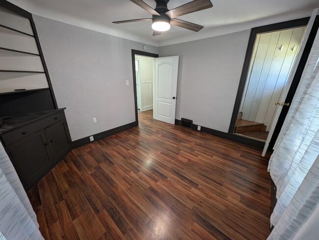 Building Photo - Large Bremerton Original for Rent! Over 23...