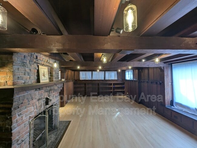 Building Photo - 1529 Josephine St