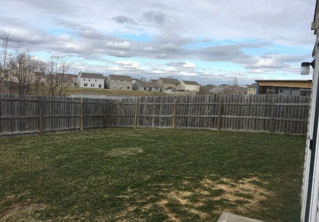 Building Photo - AVALON BLUFF...3 Bedroom 2 Bath