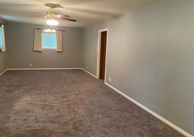 Building Photo - 2125 Shady Ln