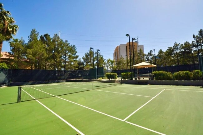 Building Photo - 220 E Flamingo Rd