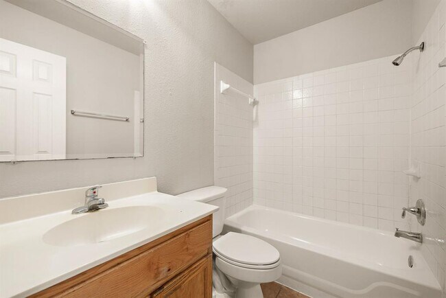 Building Photo - 2560 Vernell Way