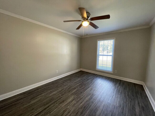 Building Photo - 2 bedroom, 1 bath Duplex