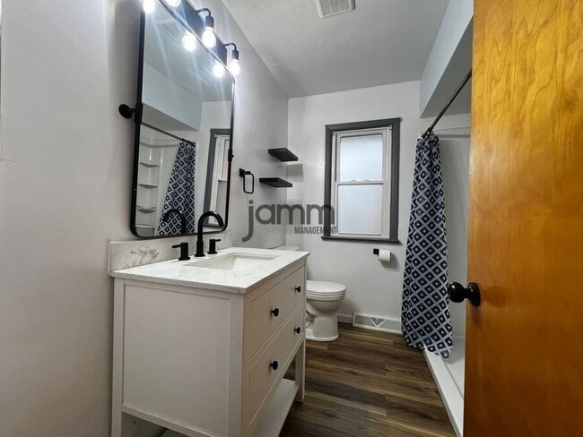 Building Photo - 2702 Grovewood Ave