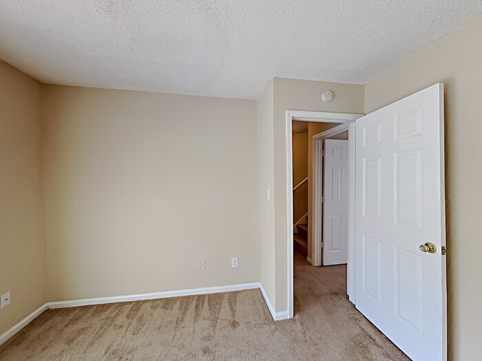 Building Photo - 5800 Carolina Manor Ct