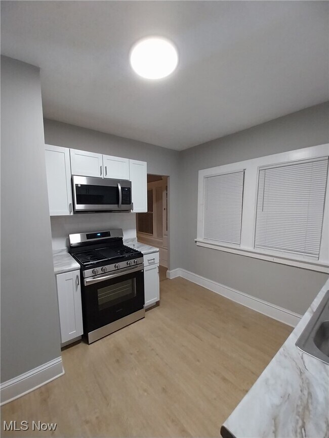 Building Photo - 1635 Hillcrest Rd