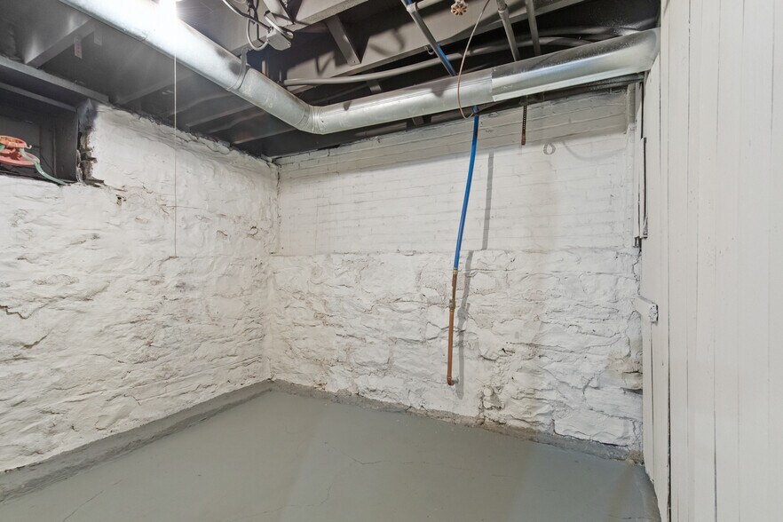 Building Photo - 2049 Alfred Ave