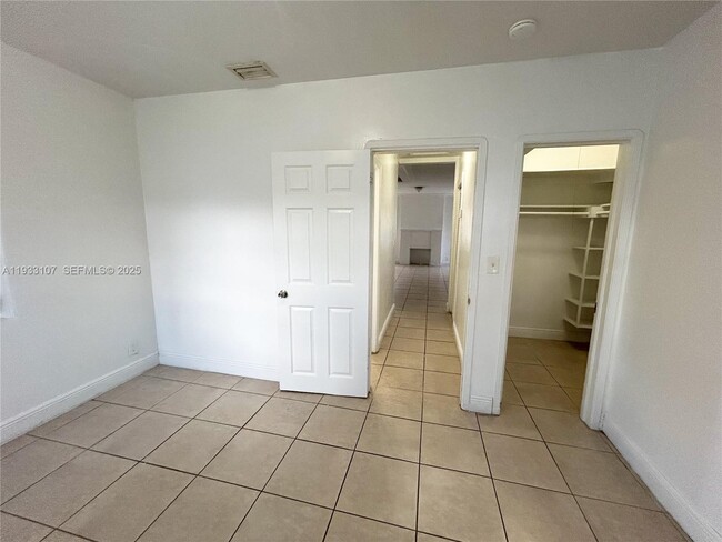 Building Photo - 701 NE 86th St