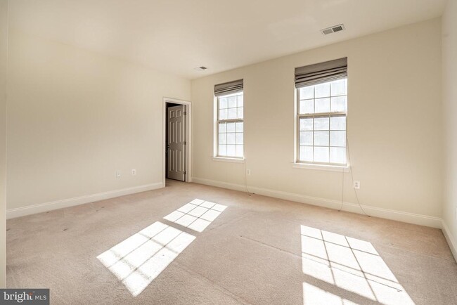Building Photo - 705 Captains Way