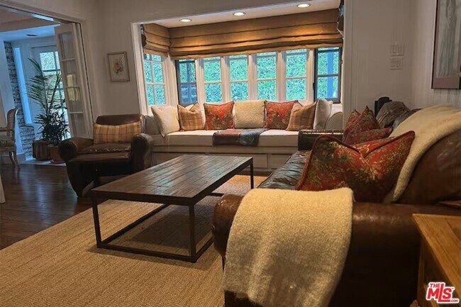 Building Photo - 1456 Roscomare Rd