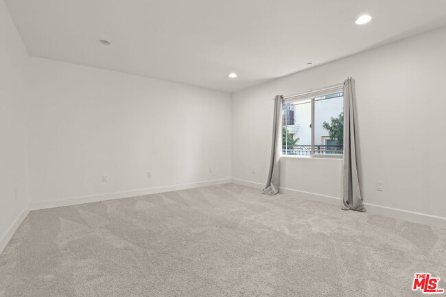 Building Photo - 5315 Bellingham Ave