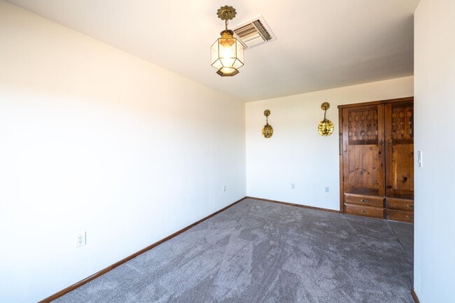 Building Photo - Classic Charm in the Heart of Downtown San...