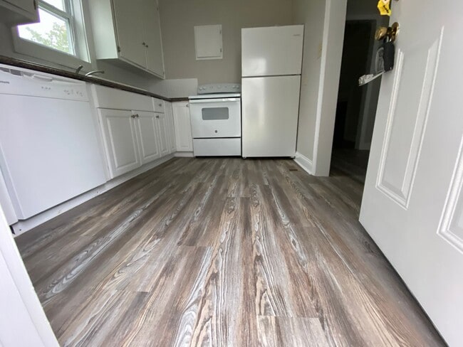 Building Photo - Charming 3 bedroom home in the heart of do...