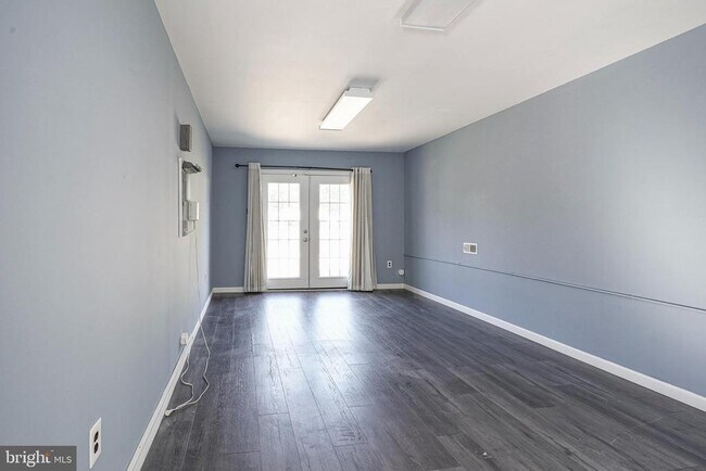 Building Photo - 1600 Holly Pkwy