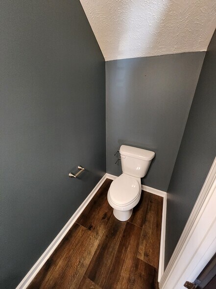 Building Photo - 826 Lower Park Pl