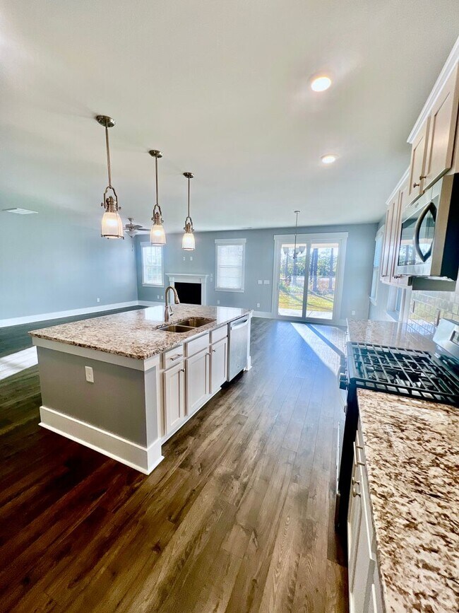 Building Photo - Prestigious 4 Bedroom Home on the Crystal ...