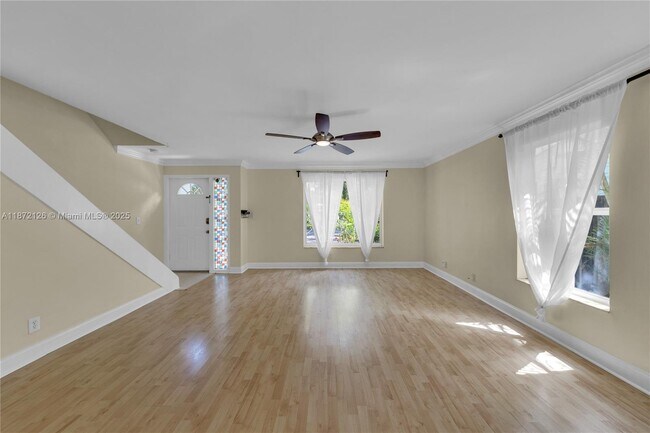Building Photo - 307 SW 11th Ct
