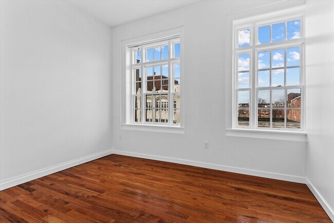 Building Photo - 280 Essex St