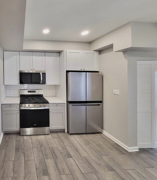 Building Photo - 5736 S King Dr
