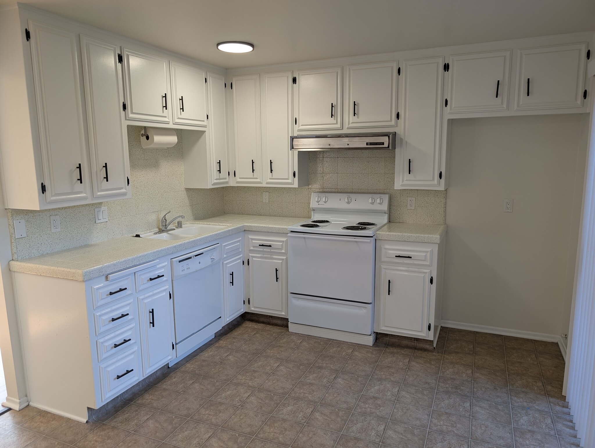 clean kitchen - 2851 W Ave J4