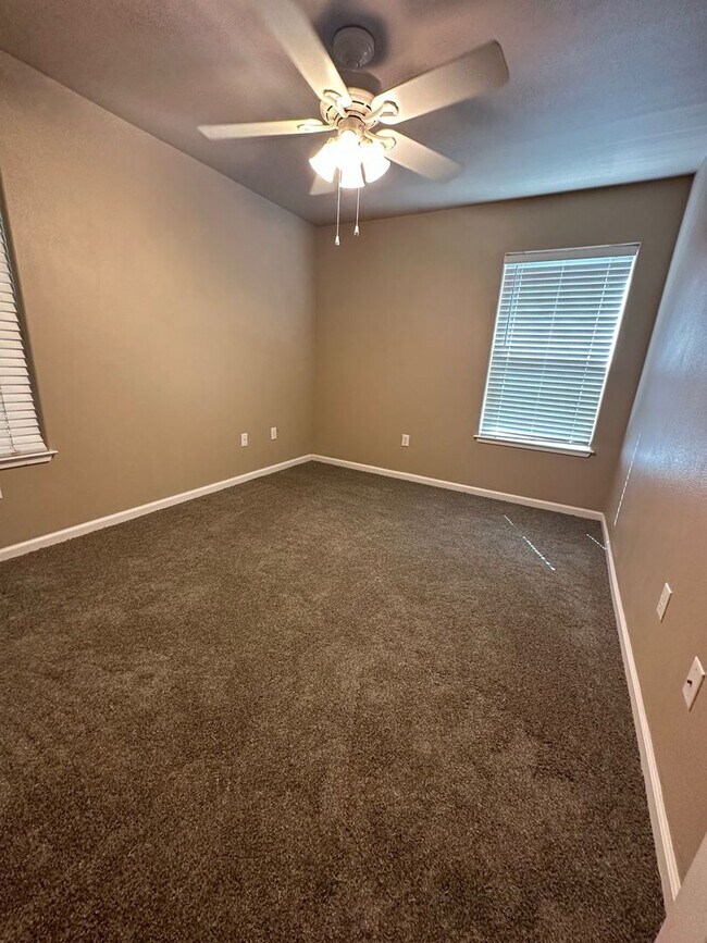 Building Photo - 1149 W 3rd St