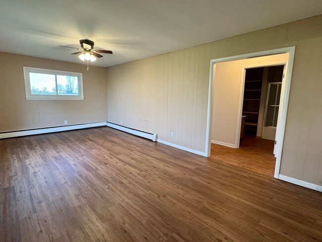 Building Photo - Charming 2-Bedroom Country Home with Garage Near Eau Claire