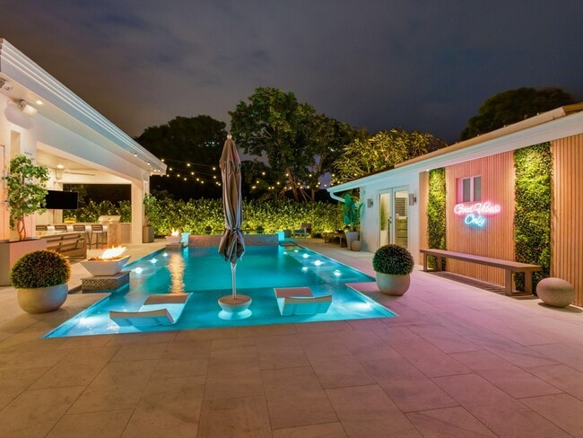 Building Photo - 2210 NE 3rd Ave