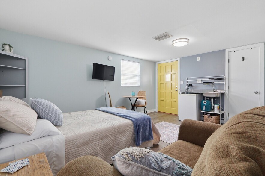 Building Photo - 587 Dixie Hwy