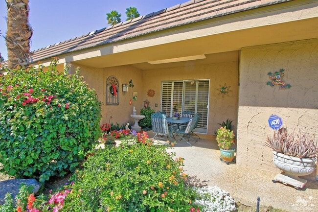 Building Photo - 76975 Roadrunner Dr