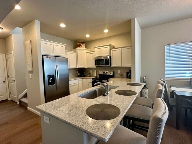 Building Photo - LIKE NEW CHAPEL HEIGHTS TOWNHOME w/ PIKES PEAK VIEWS - Security Deposit Waiver Available