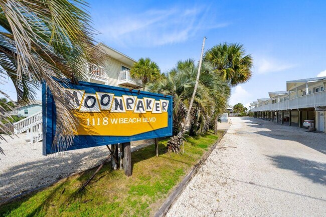 Building Photo - 1118 W Beach Blvd